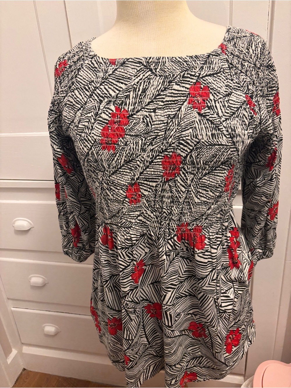 Women's Jjill Black & White Floral Tunic Dress with Red Accents Size Medium